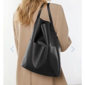Oak and fort black leather tote bag